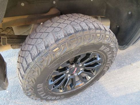 Used 2023 GMC Sierra 1500 AT4X image 12