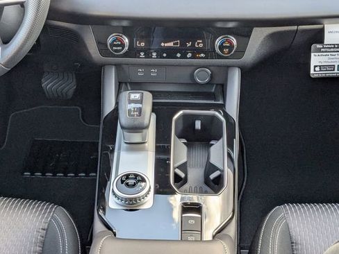 New 2026 Mitsubishi Outlander ES image 18