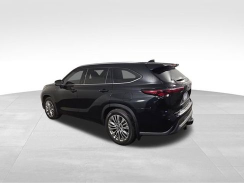 Used 2024 Toyota Highlander Platinum AWD/4WD image 10