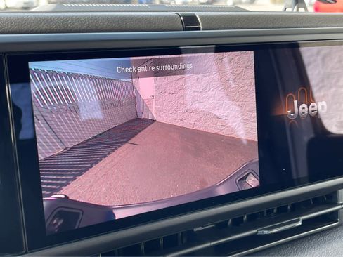 New 2025 Jeep Gladiator Sport image 19