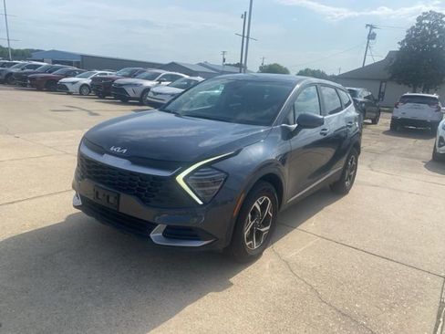 Used 2024 Kia Sportage LX image 2