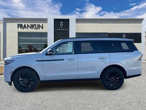 New 2026 Lincoln Navigator Reserve w/ Jet Appearance Package AWD/4WD image 4