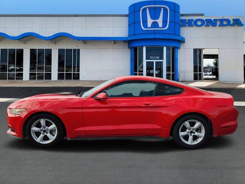 Used 2016 Ford Mustang Coupe RWD image 3