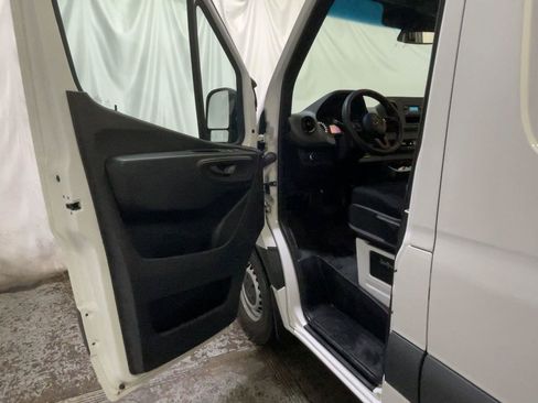 Used 2022 Mercedes-Benz Sprinter 2500 image 30