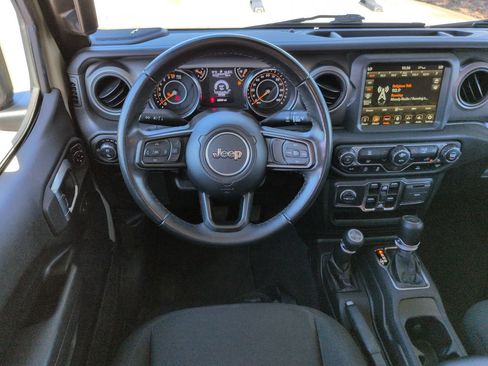 Used 2022 Jeep Gladiator Sport AWD/4WD image 16
