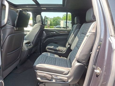 Used 2024 Cadillac Escalade ESV Sport Platinum AWD/4WD image 10