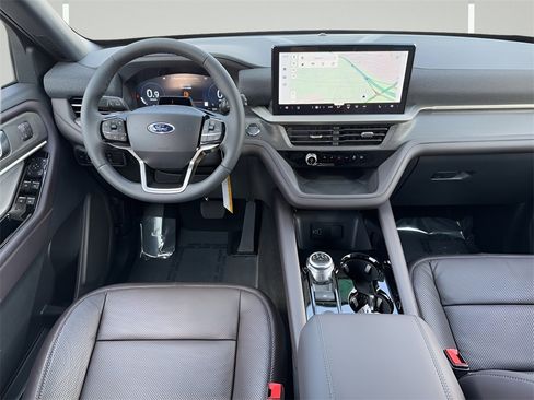 New 2026 Ford Explorer Platinum w/ LUX Leather Package image 5