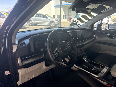 Used 2024 Kia Carnival LX image 9