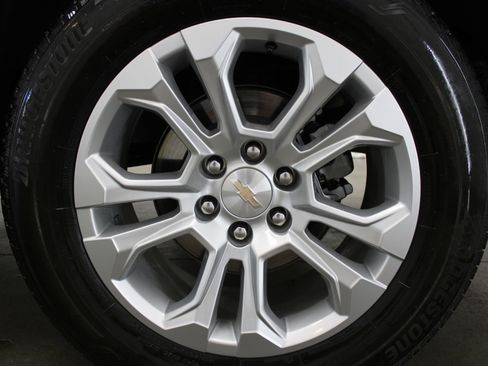 Used 2025 Chevrolet Silverado 1500 LTZ AWD/4WD image 9