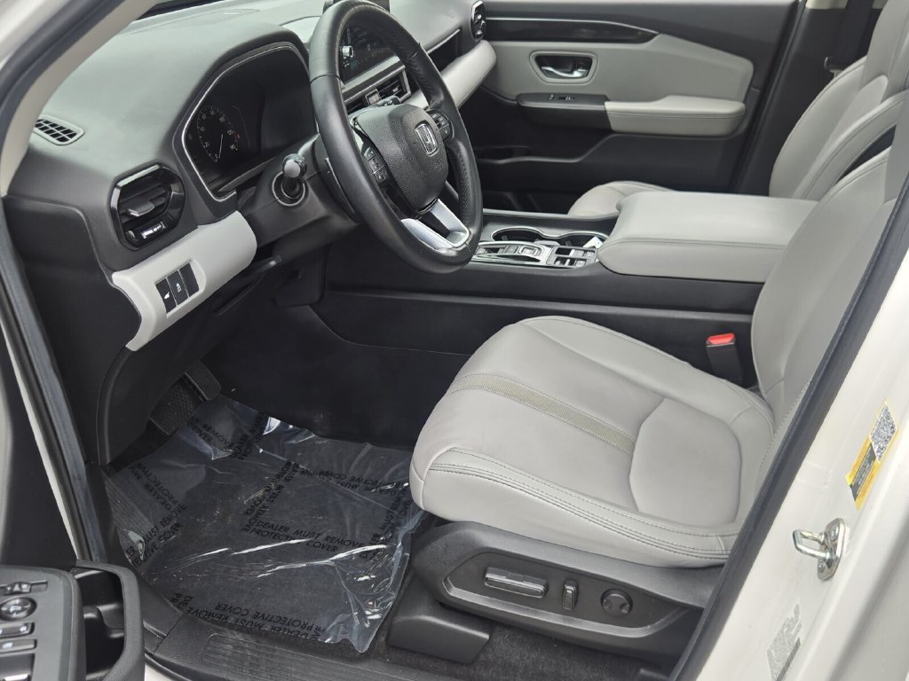 Certified 2025 Honda Pilot Touring image 11