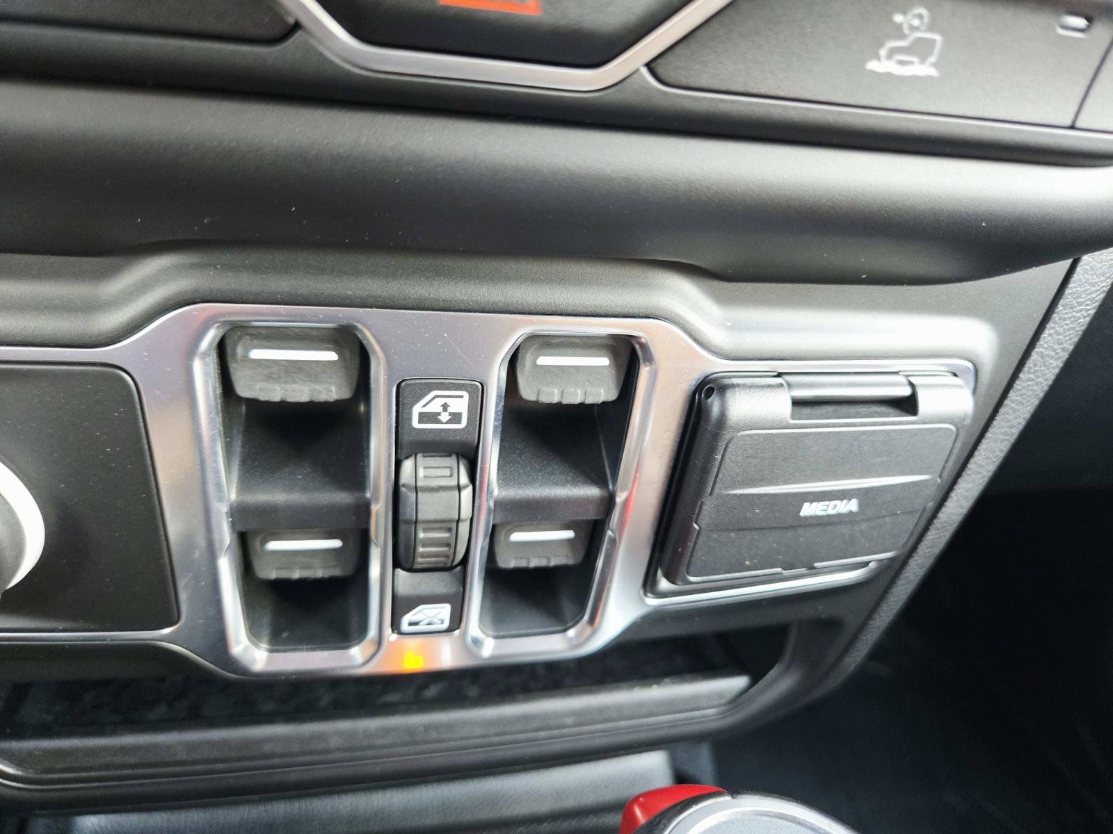 Used 2020 Jeep Gladiator Overland w/ Popular Equipment Package AWD/4WD image 36