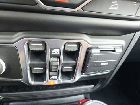 Used 2020 Jeep Gladiator Overland w/ Popular Equipment Package AWD/4WD image 36