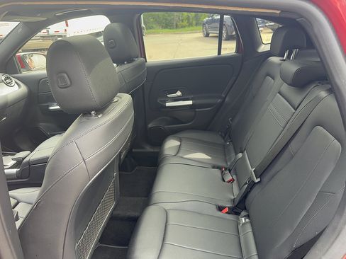 Used 2021 Mercedes-Benz GLA 250 4MATIC image 5