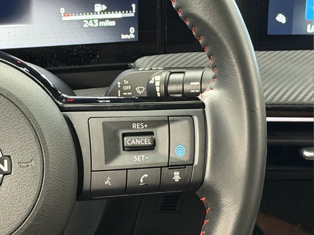 Used 2025 Nissan Kicks SR FWD image 30