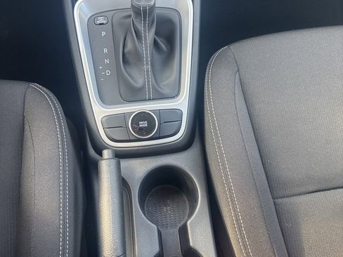 Used 2023 Hyundai Venue SEL w/ Cargo Package image 25