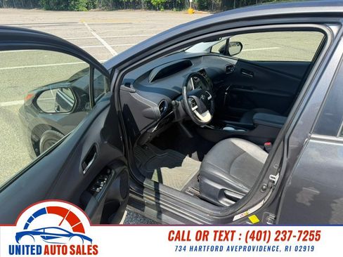 Used 2016 Toyota Prius Four FWD image 9