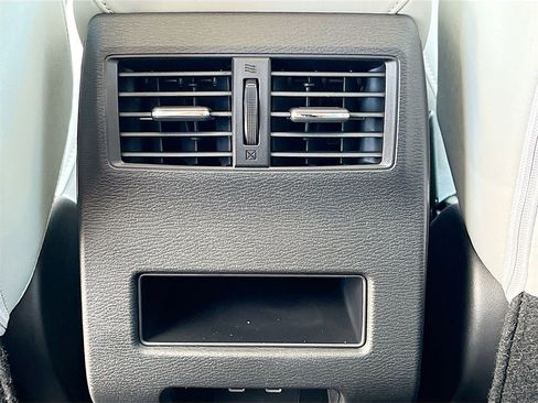 New 2025 Mitsubishi Outlander SE image 25