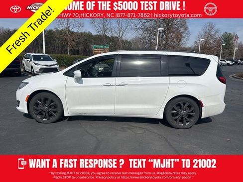 Used 2020 Chrysler Pacifica Touring-L w/ S Appearance Package image 7