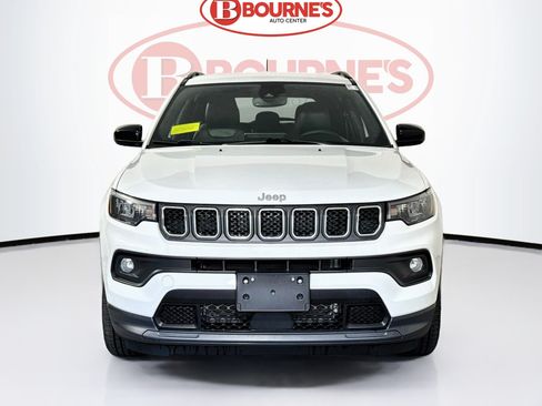 Used 2023 Jeep Compass Latitude AWD/4WD image 4