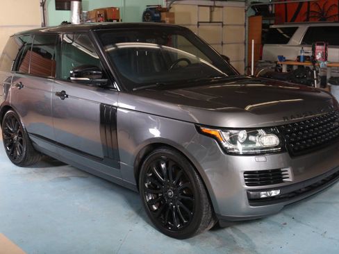 Used 2017 Land Rover Range Rover HSE image 3
