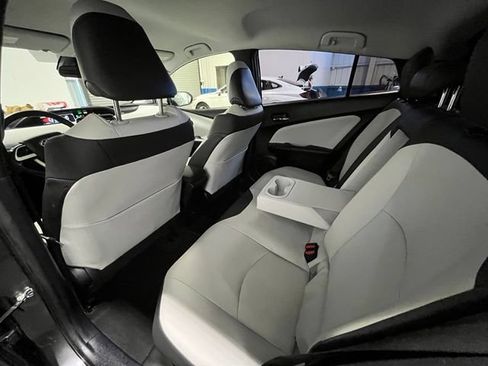Used 2016 Toyota Prius Three Touring FWD image 15