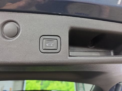 Used 2024 Chevrolet Equinox LT AWD/4WD image 13