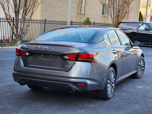 Used 2023 Nissan Altima 2.5 SV w/ SV Premium Package image 4