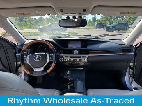 Used 2013 Lexus ES 300h w/ Luxury Pkg FWD image 24