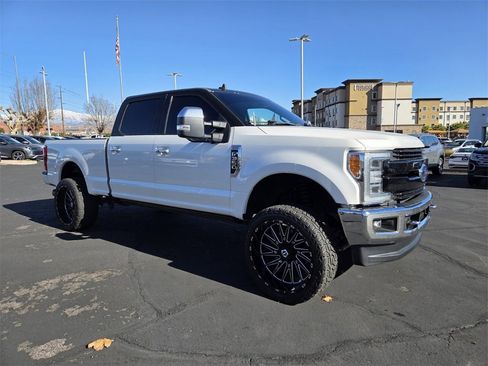 Used 2019 Ford F350 Platinum w/ Platinum Ultimate Package image 2