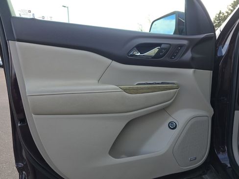 Used 2018 GMC Acadia Denali w/ Technology Package image 10