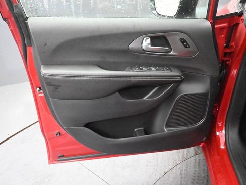 New 2026 Chrysler Pacifica Select image 13