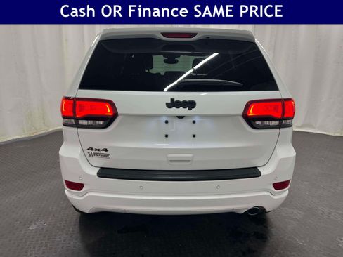 Certified 2022 Jeep Grand Cherokee Laredo X AWD/4WD image 7