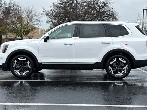 New 2025 Kia Telluride S image 10
