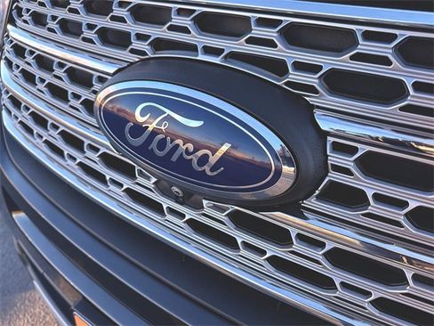 Used 2020 Ford Explorer Limited image 33