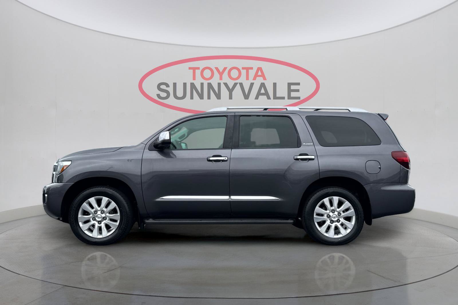 Used 2022 Toyota Sequoia Platinum AWD/4WD image 6