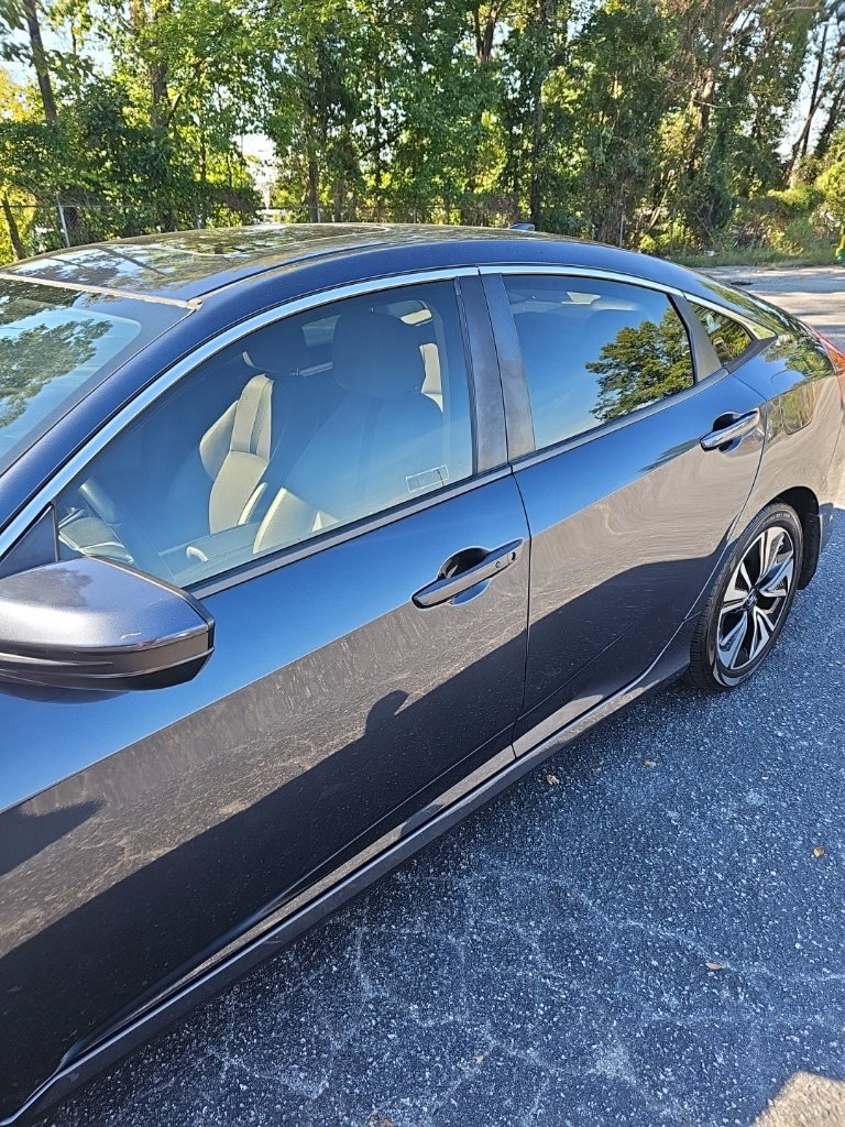 Used 2018 Honda Civic EX-L image 3