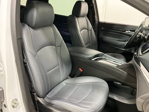 Used 2024 Buick Enclave Premium image 9