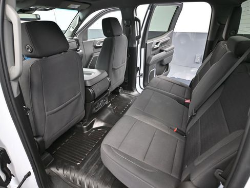 Used 2023 Chevrolet Silverado 1500 LT image 39