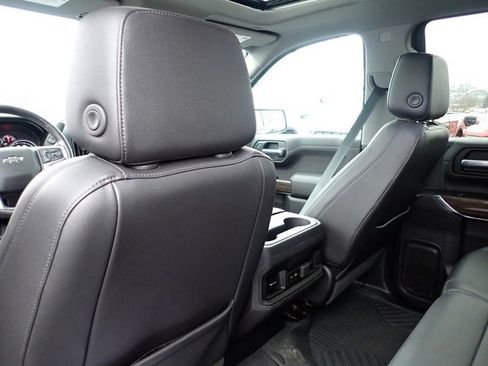 Used 2021 Chevrolet Silverado 1500 LT Trail Boss w/ Convenience Package II image 18