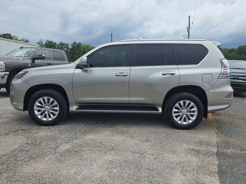 Used 2023 Lexus GX 460 Premium image 2