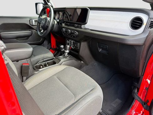 Used 2025 Jeep Gladiator Sport AWD/4WD image 13