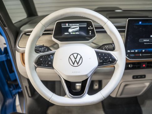 Used 2025 Volkswagen ID. Buzz 1st Edition RWD image 25