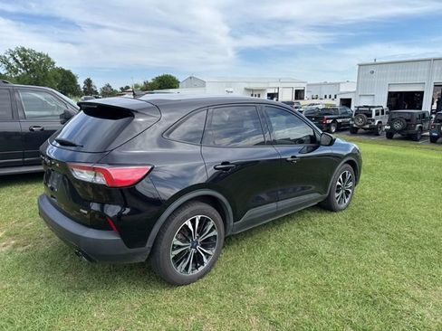 Used 2022 Ford Escape SE w/ SE Sport Appearance Package image 6