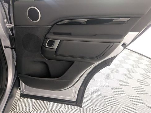 Used 2023 Land Rover Discovery S image 33