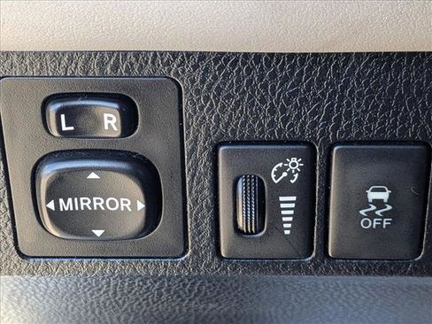 Used 2013 Toyota RAV4 XLE image 17