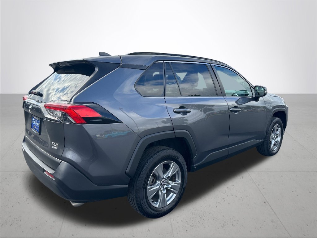 Used 2021 Toyota RAV4 XLE AWD/4WD image 7