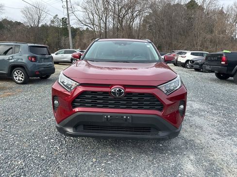 Used 2021 Toyota RAV4 XLE Premium image 8