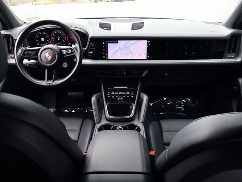 Certified 2024 Porsche Cayenne AWD/4WD image 21