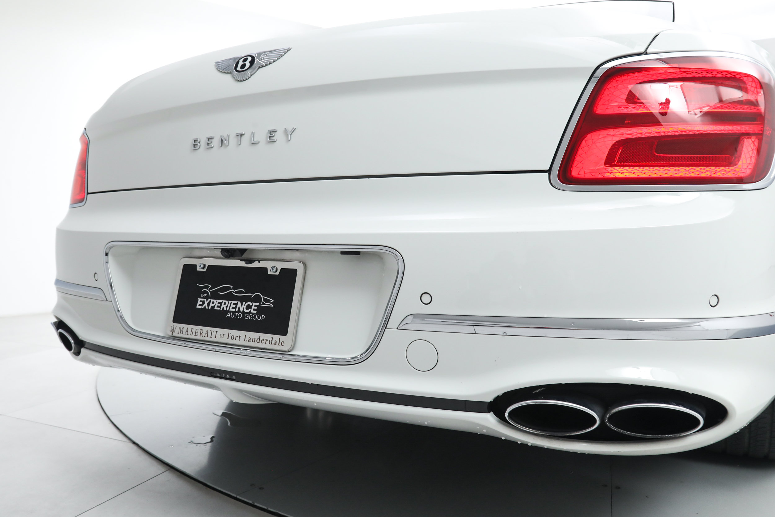 Used 2022 Bentley Flying Spur Plug-In Hybrid AWD/4WD image 14