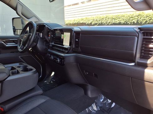 Used 2025 Chevrolet Silverado 2500 LT w/ Safety Package AWD/4WD image 22